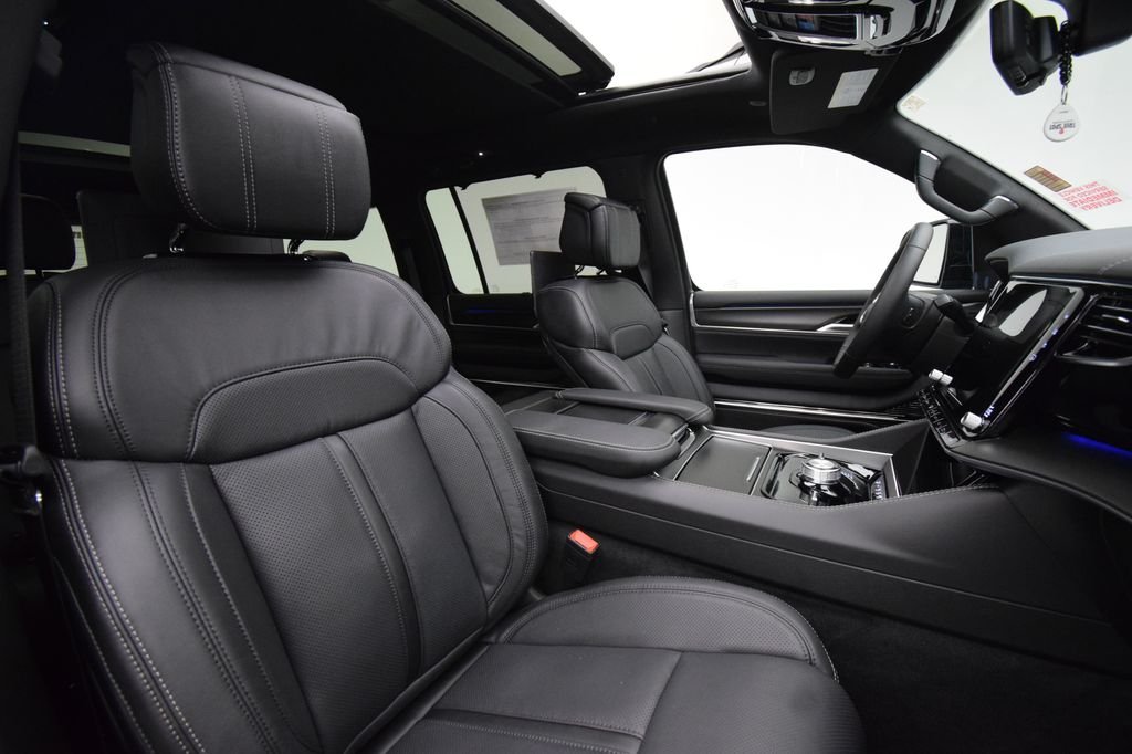 New 2026 Fathom Blue Pearl-Coat Exterior Paint (Late Availability) Jeep Summit Obsidian image 19