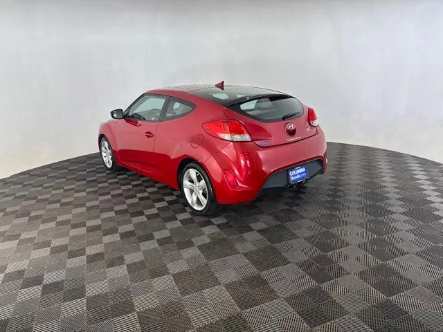 Used 2014 Red Hyundai Base image 9