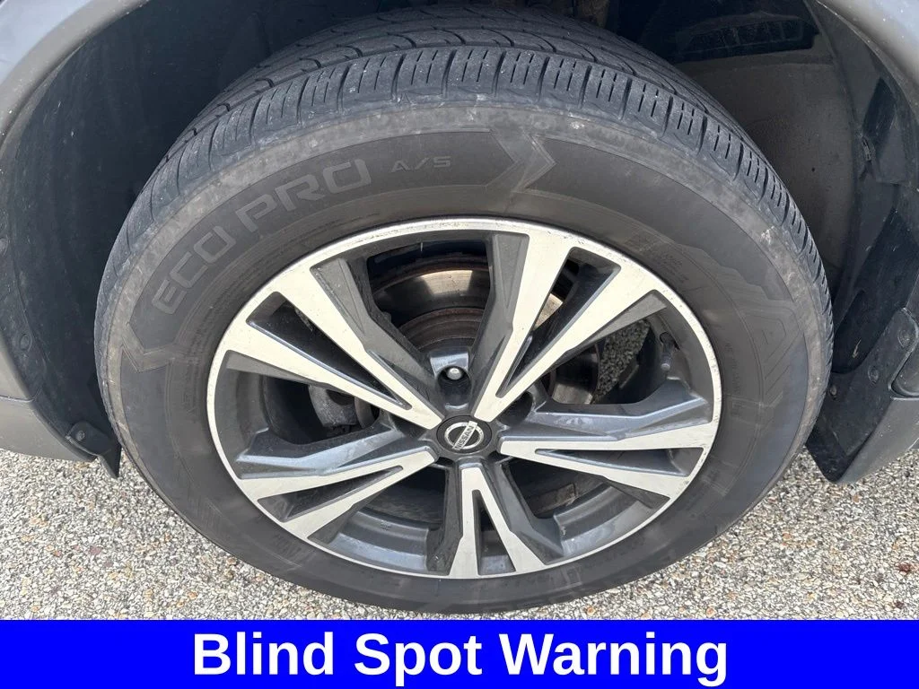Used 2017 Black Nissan SL image 13