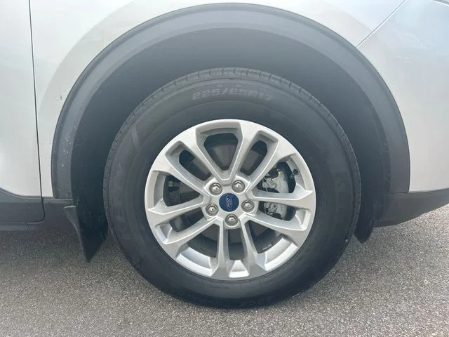 Used 2020 Silver Ford SE image 12