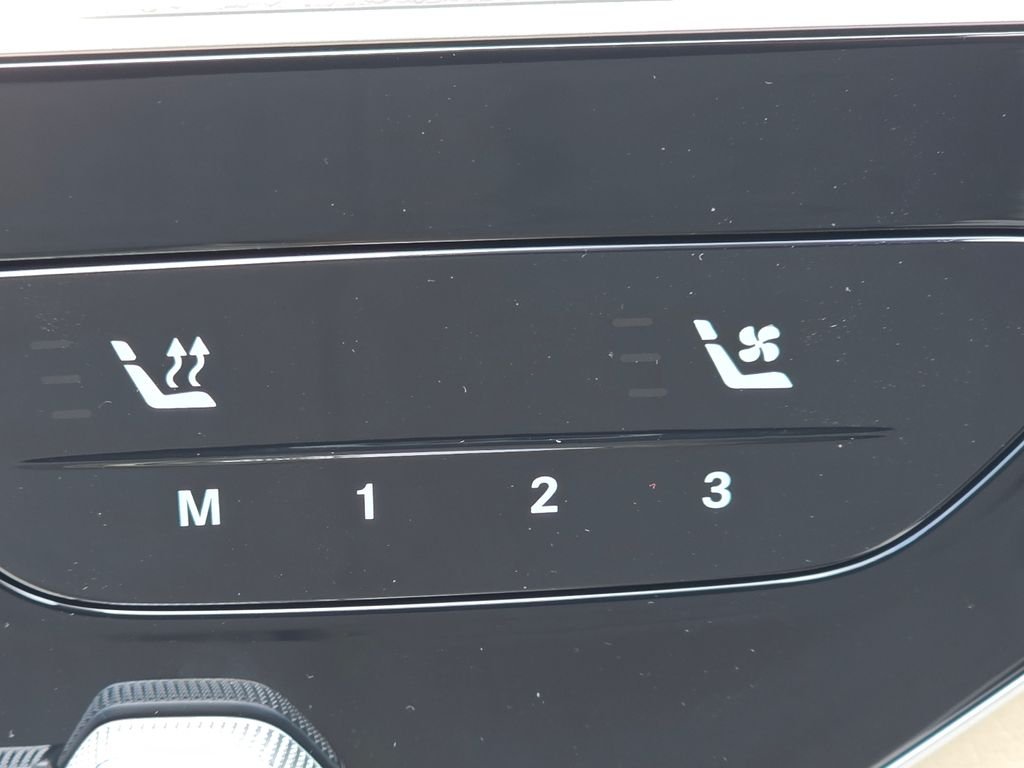 New 2027 Polar White Mercedes-Benz GLC 300 image 16