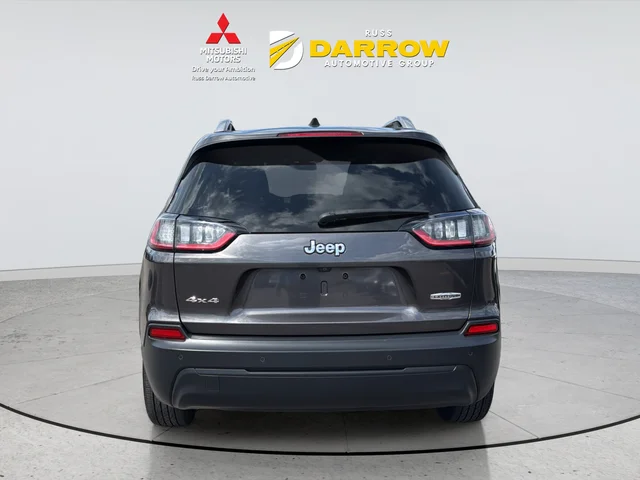 Used 2019 Gray Jeep Latitude Plus image 4