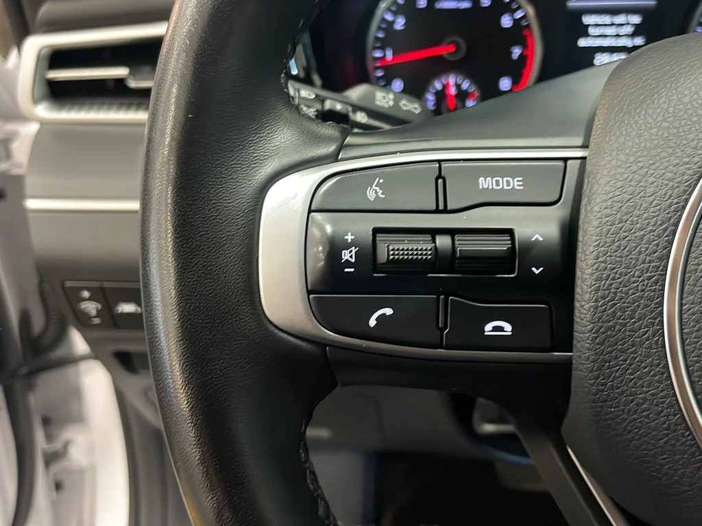 Used 2023 White Kia GT-Line image 16