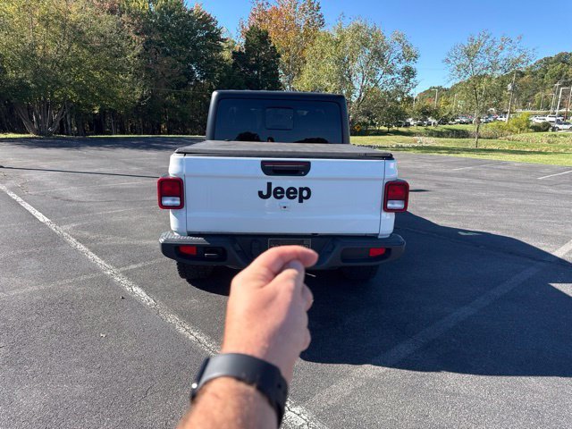 Used 2022 White Jeep Sport image 3