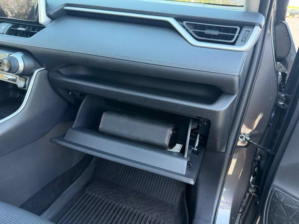 2024 Toyota RAV4 LE - Photo 34