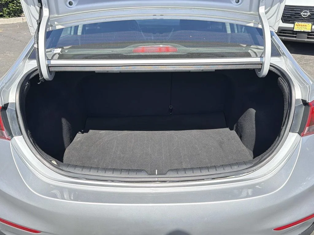 Used 2020 Olympus Silver Hyundai SE image 24