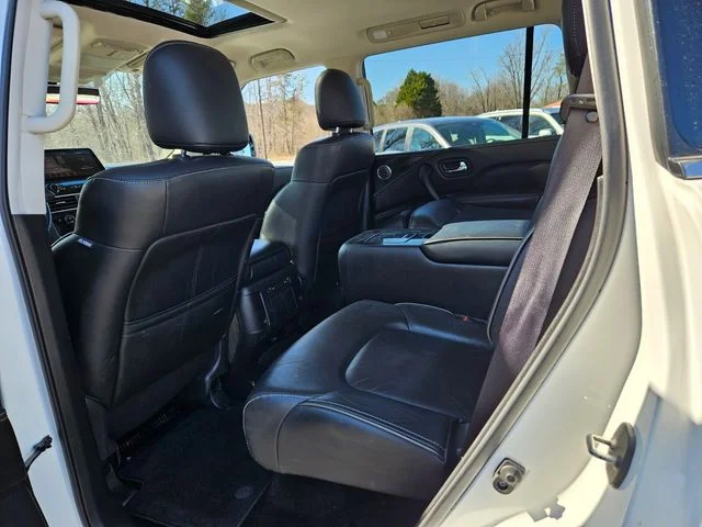 Used 2024 White INFINITI LUXE image 13