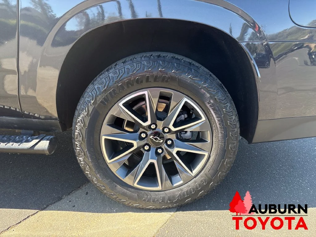 Used 2024 Dark Ash Metallic Chevrolet Z71 image 24
