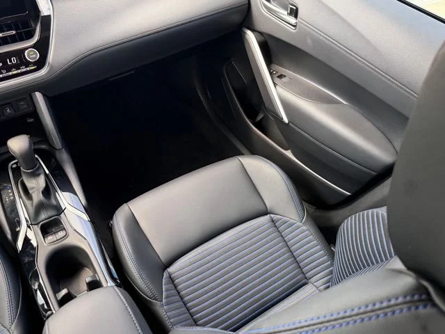 Used 2025  Toyota Hybrid XSE image 26