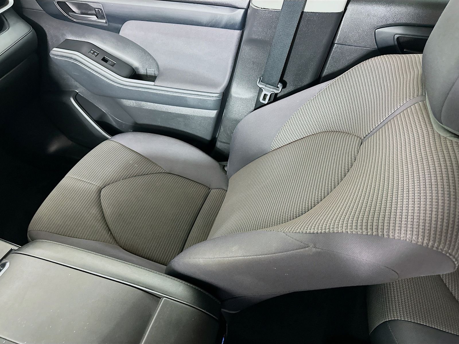 Used 2022 Pearl Toyota LE image 23