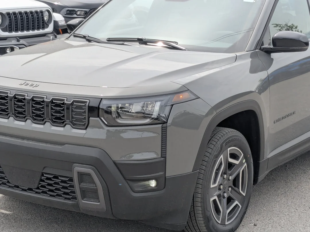 New 2026 Grey Jeep Limited - - 4x4 - 1.6L I- 4 Turbo Hybrid - 12.3 Uconnect w/ Nav - Pano Sunroof & More! image 10