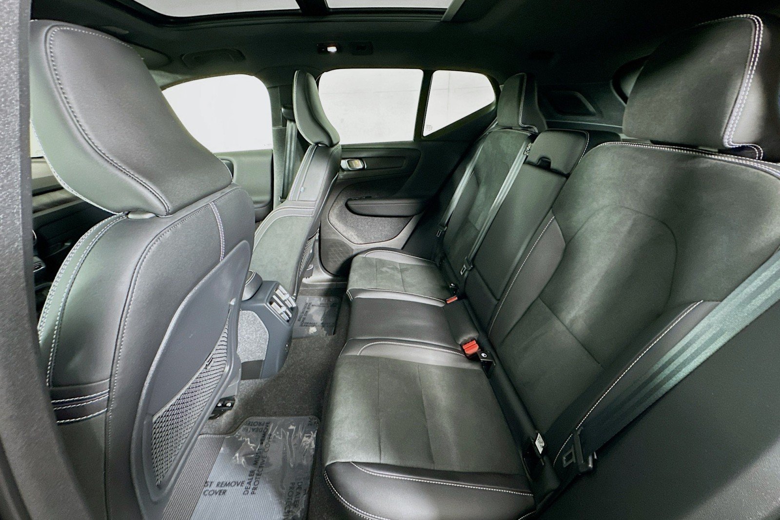 Used 2023 Crystal White Metallic Volvo Ultimate image 9