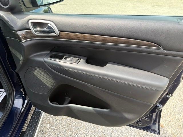 Used 2018 True Blue Pearlcoat Jeep Overland image 16
