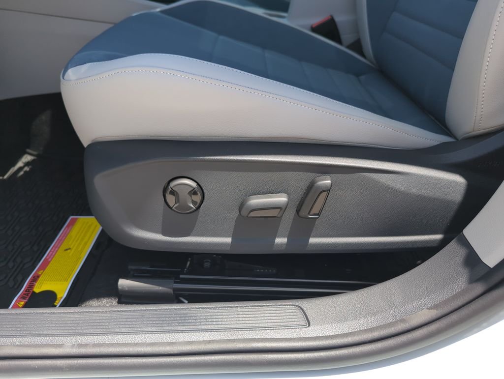 New 2026 White Volkswagen 1.5T SE image 13