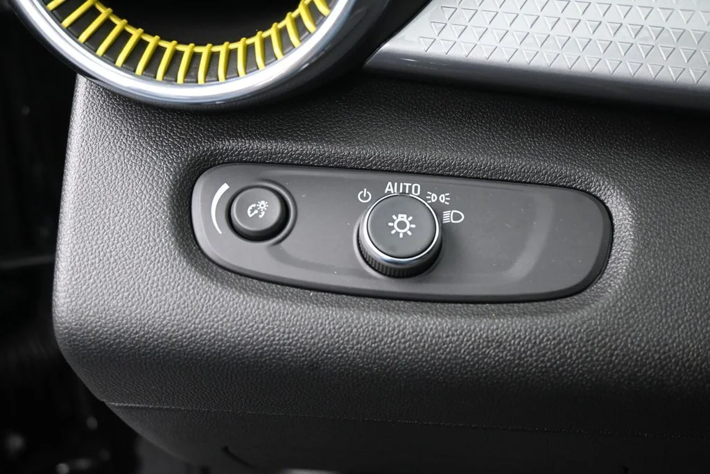 Used 2025 Mosaic Black Metallic Chevrolet LT image 28
