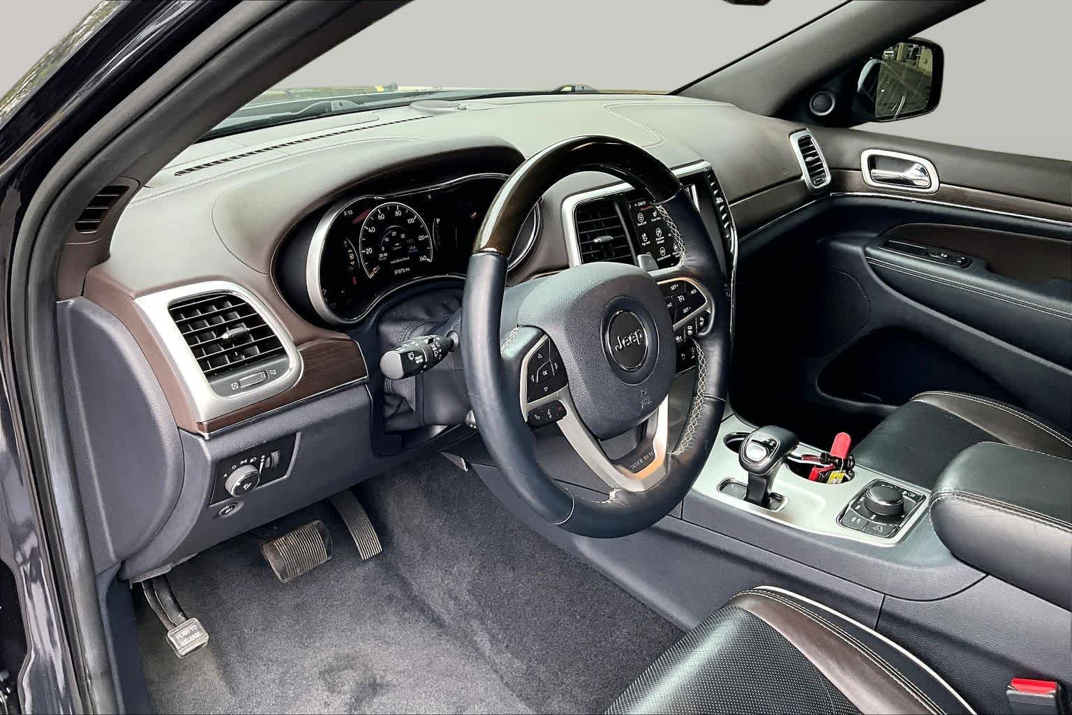 Used 2014 Maximum Steel Metallic Clearcoat Jeep Overland image 17