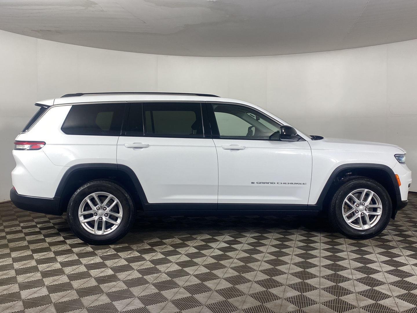 Used 2023 Bright White Clearcoat Jeep Laredo image 7