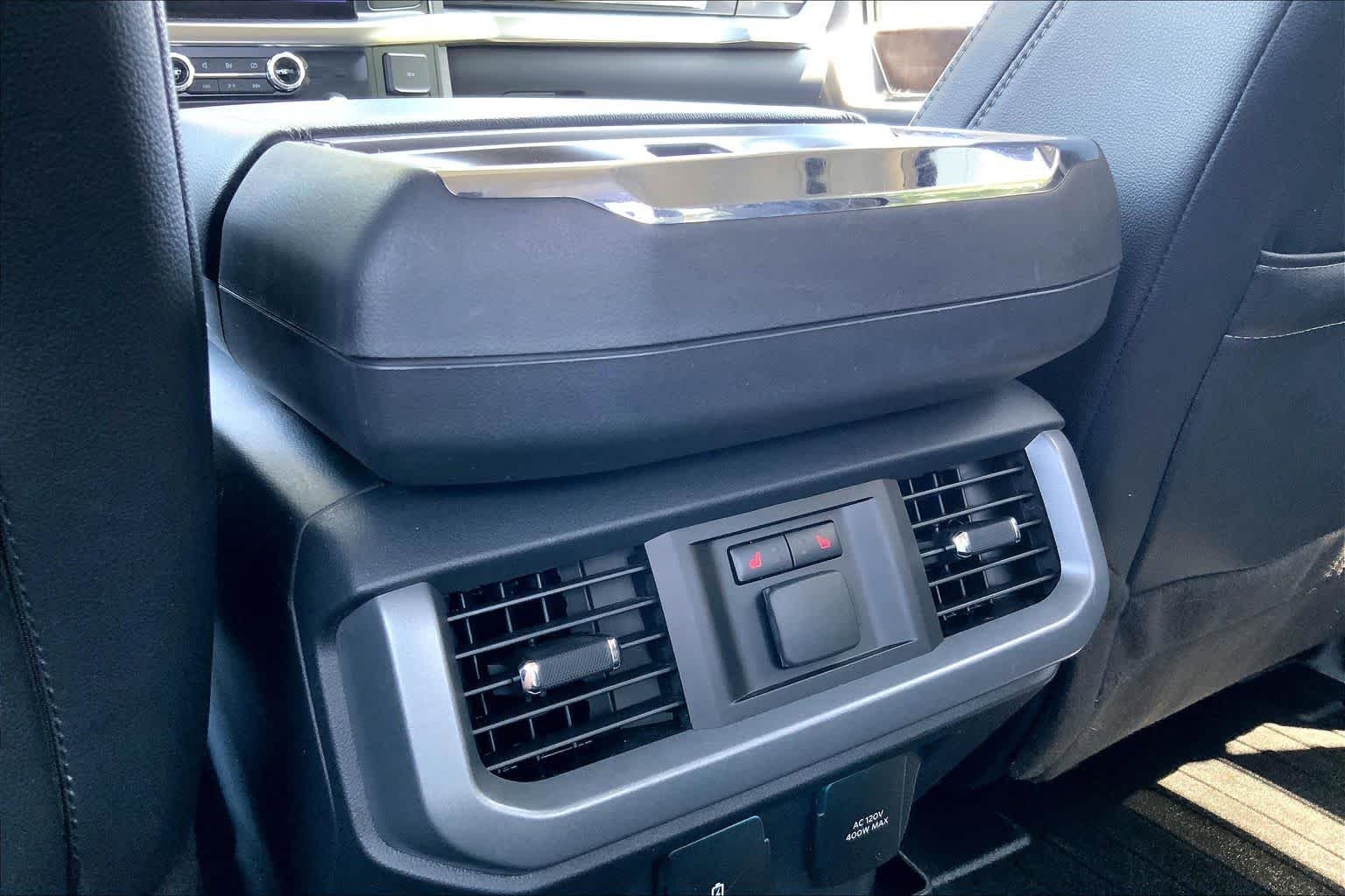 Used 2023 Agate Black Metallic Ford LARIAT image 35