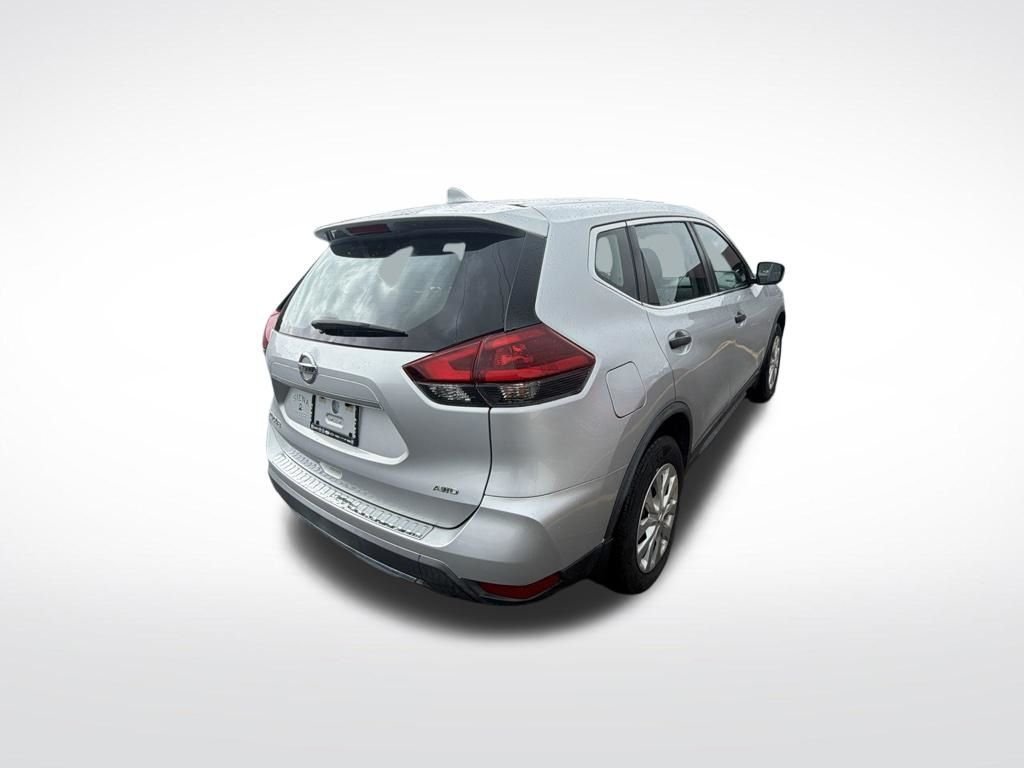 Used 2018 Silver Nissan S image 3
