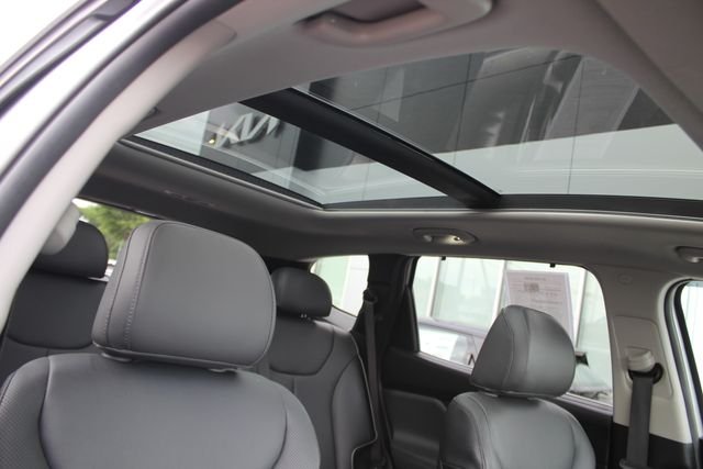 Used 2022 Silver Hyundai SEL image 34