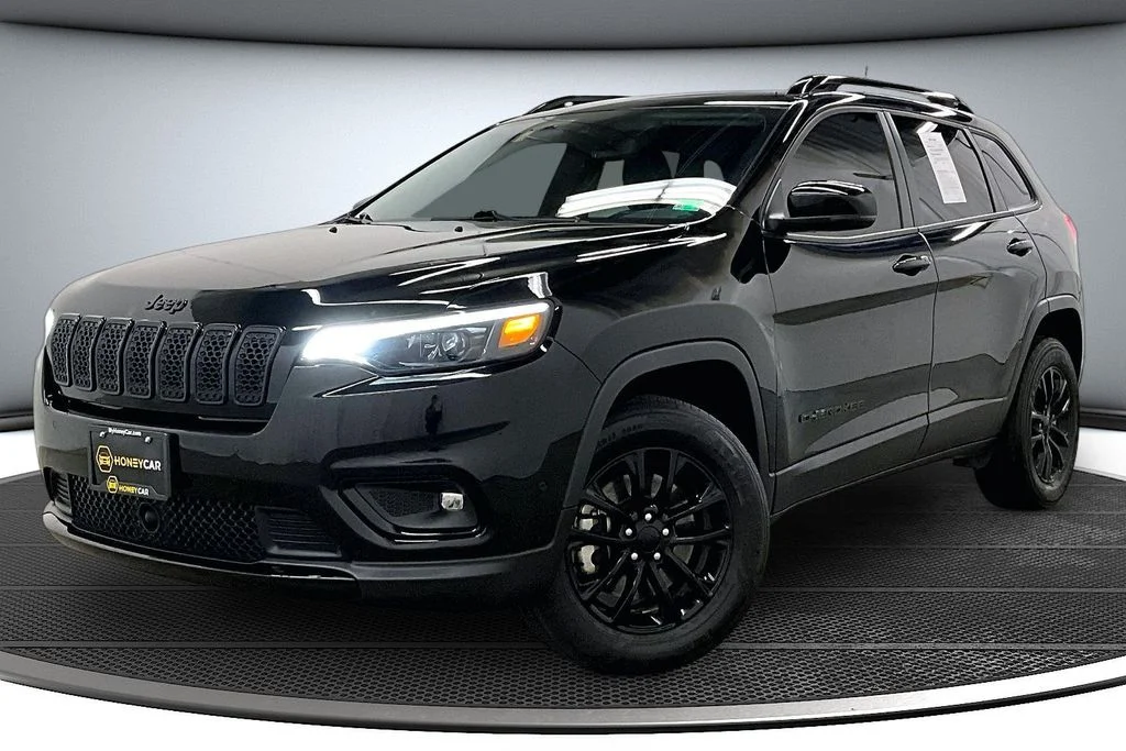 Used 2023 Black Jeep Altitude image 3