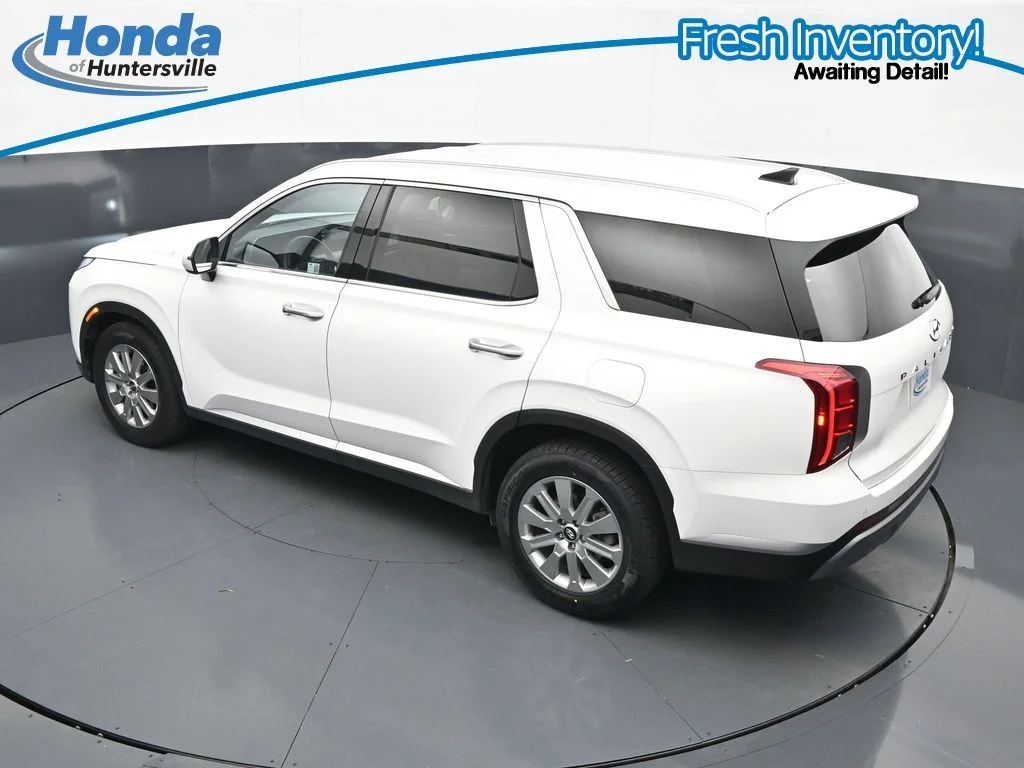 Used 2025 White Hyundai SEL image 22