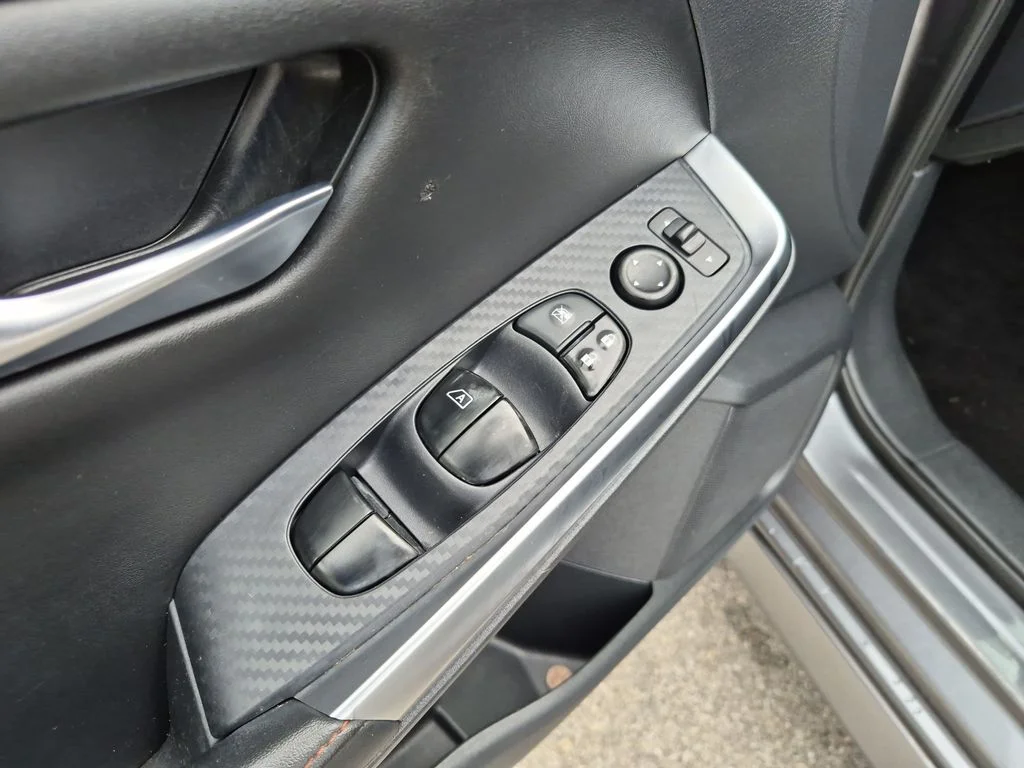 Used 2020 Gray Nissan SR image 18