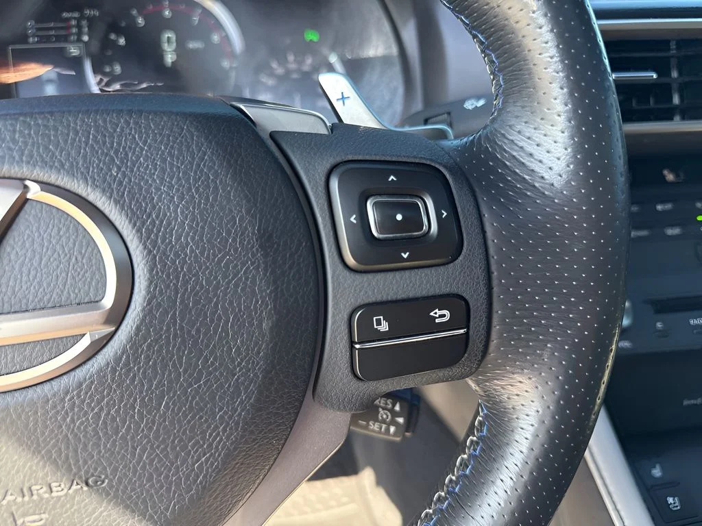 Used 2015 Red Lexus F image 16