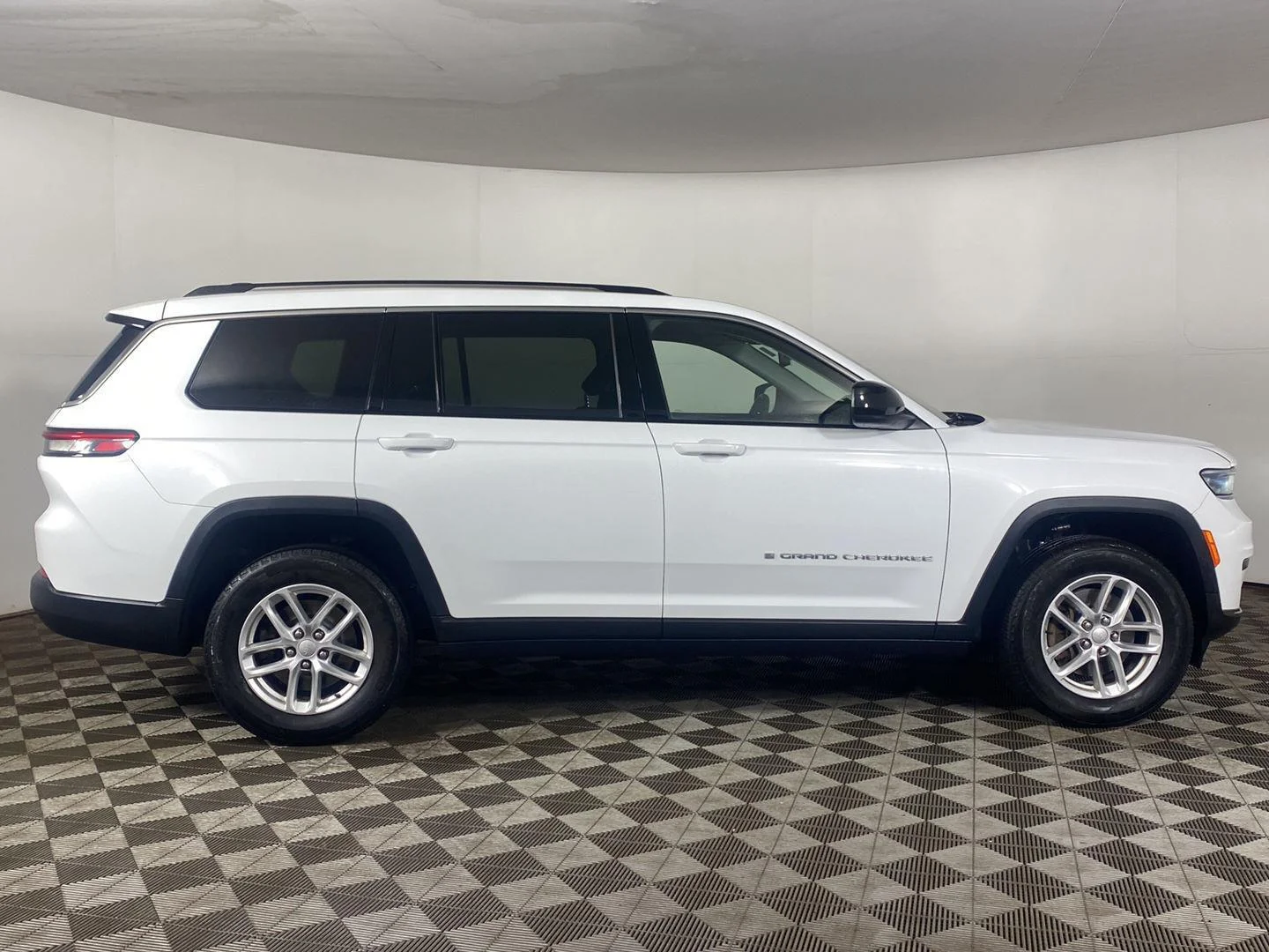 Used 2023 Bright White Clearcoat Jeep Laredo image 7