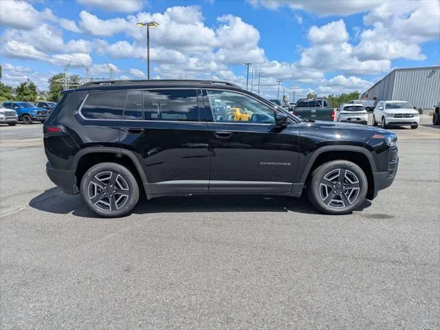 New 2026 Diamond Black Crystal Pearl-Coat Exterior Paint Jeep Laredo image 4