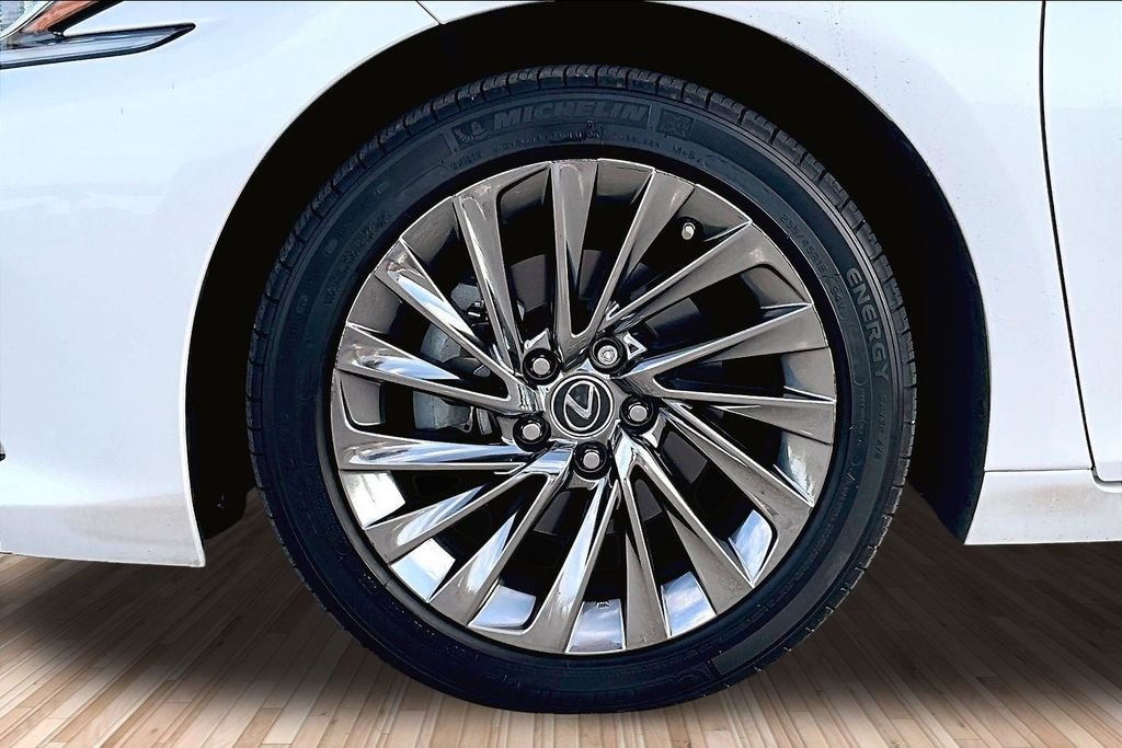 Used 2024 White Lexus 350 Luxury image 8