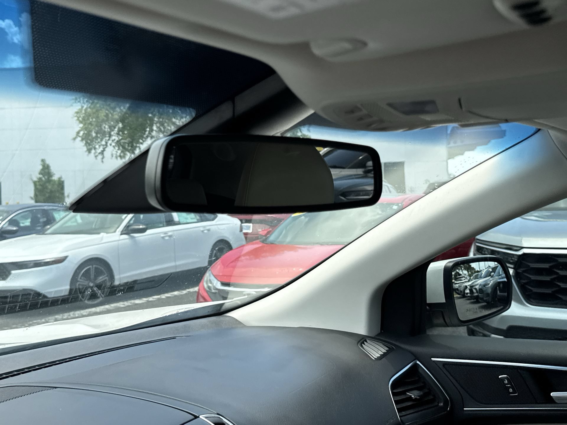 Used 2018 White Platinum Clearcoat Metallic Ford Titanium image 23