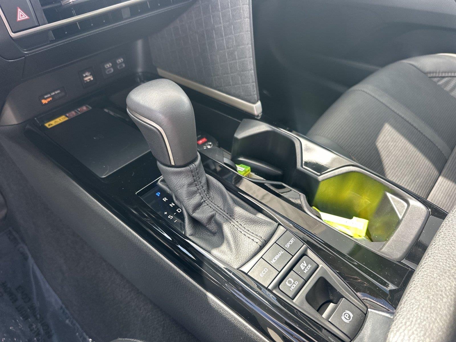 Used 2025 Wind Chill Pearl Toyota XLE image 17