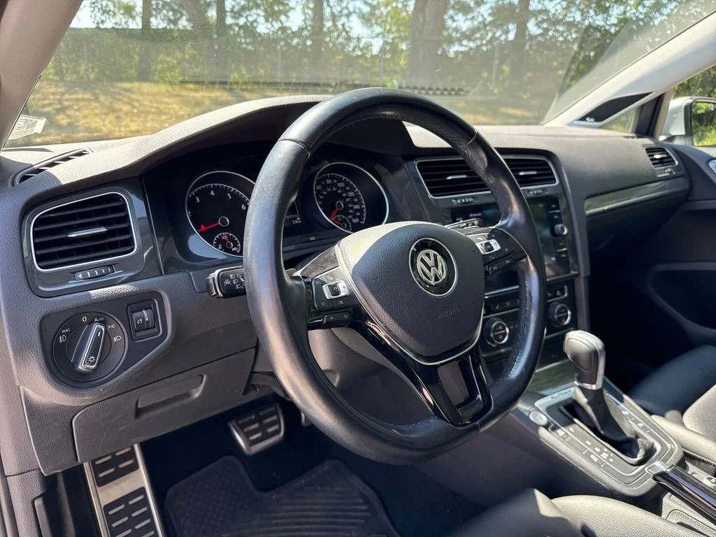 Used 2018  Volkswagen TSI SE image 14