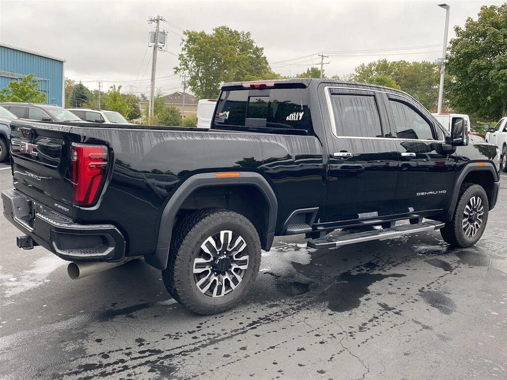 Used 2025 Onyx Black GMC Denali image 11