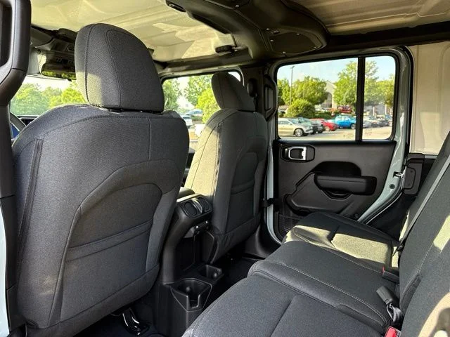 New 2026 Earl Clearcoat Jeep Sport S image 24