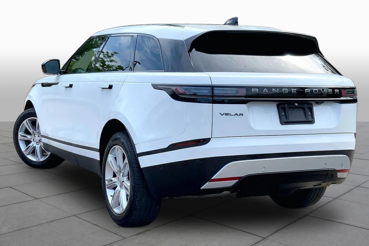 Used 2026 Fuji White Land Rover S image 12