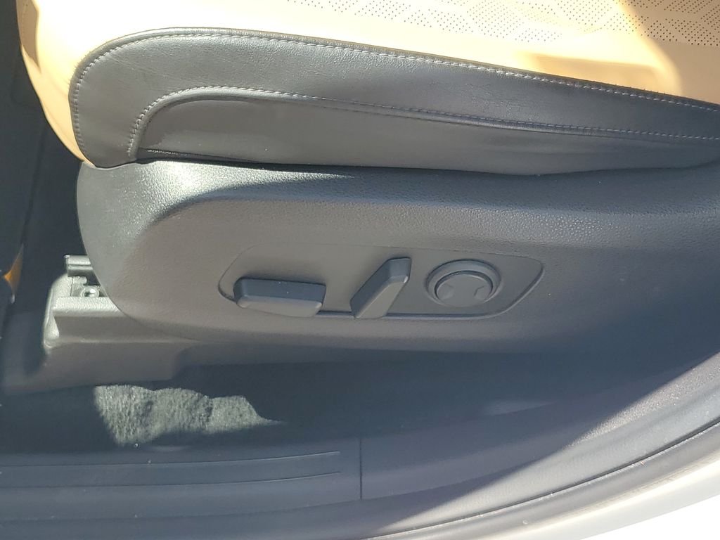 Used 2024 White Kia LX image 16