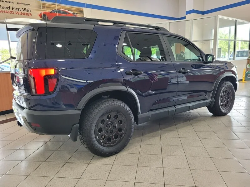 New 2026 Obsidian Blue Pearl Honda TRAILSPORT BLACKOUT AWD image 4