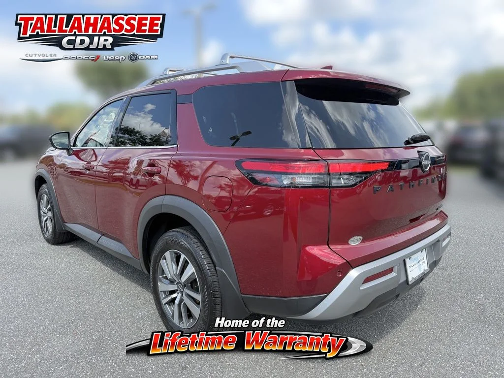 Used 2023 Scarlet Nissan SL image 7