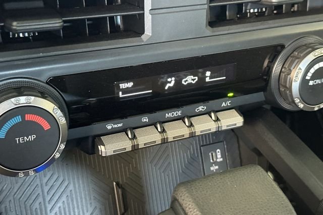 Used 2025  Toyota SR5 image 22