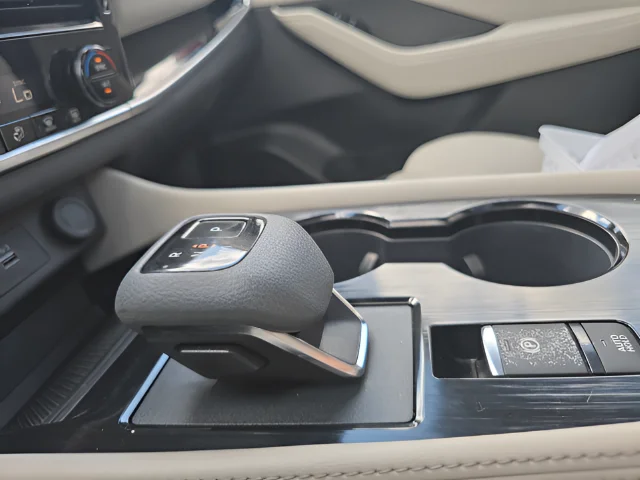 Used 2023 Red Nissan SL image 19