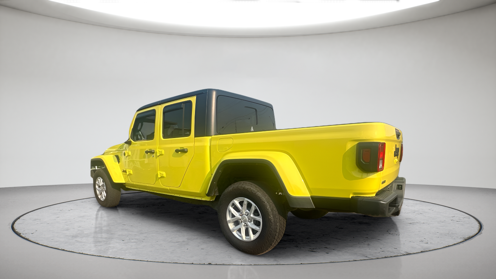 Used 2023 High Velocity Clearcoat Jeep Sport S image 2
