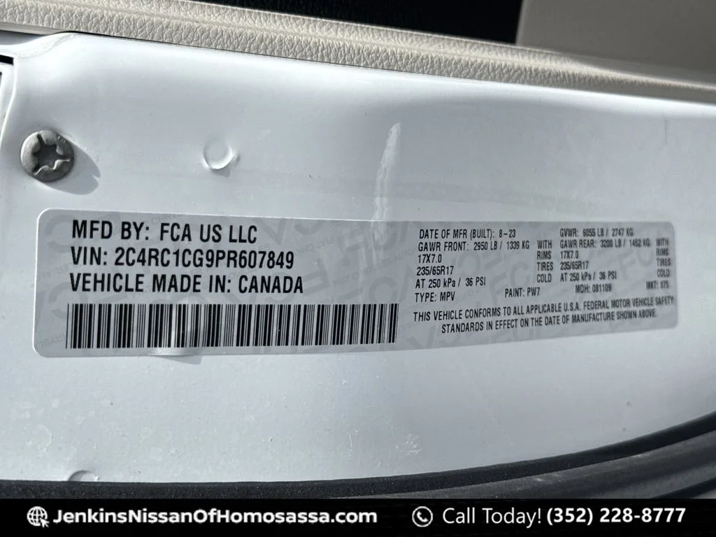 Used 2023 White Chrysler LX image 47