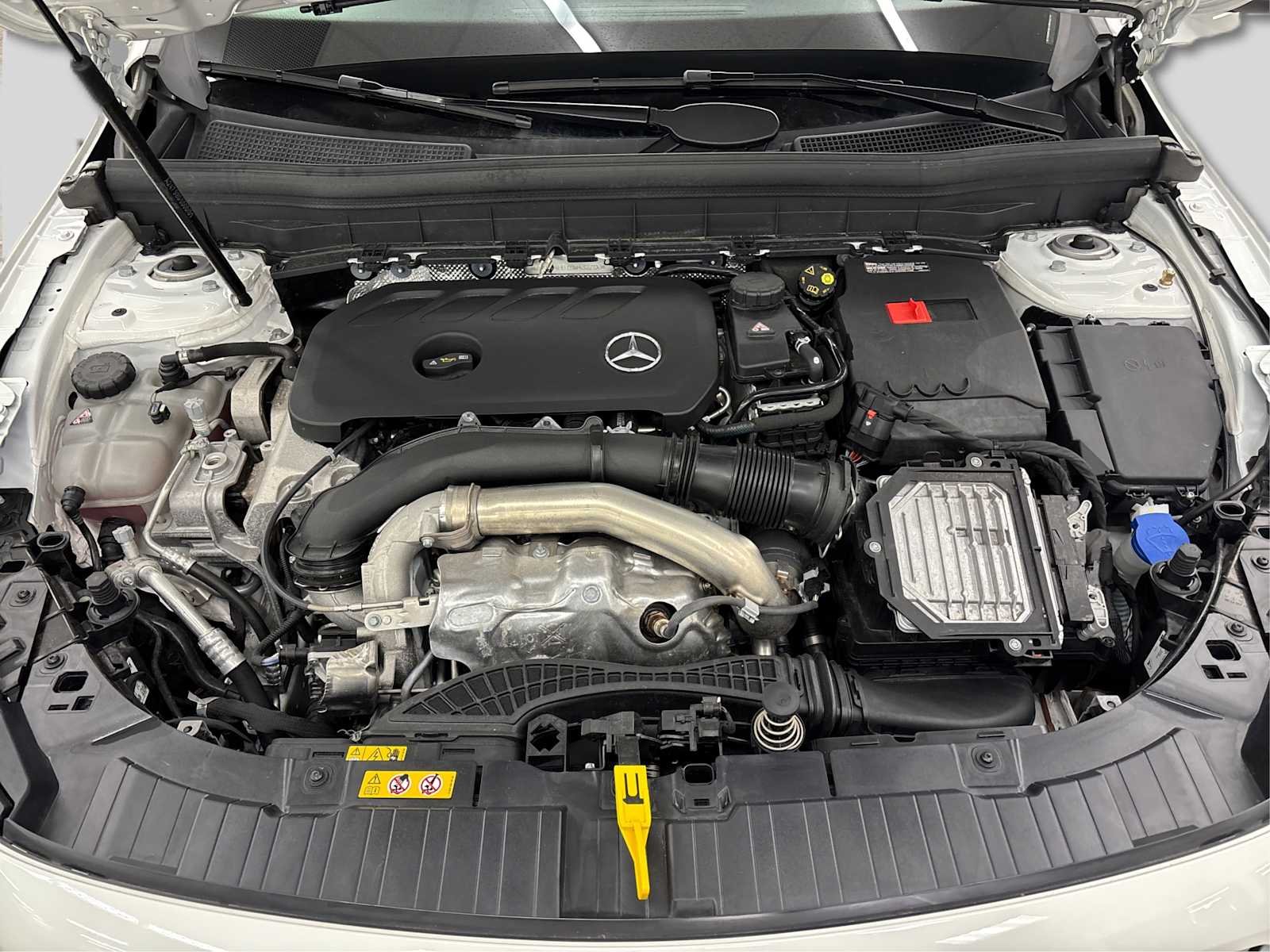 Certified Used 2025 Polar White Mercedes-Benz GLB 250 image 14