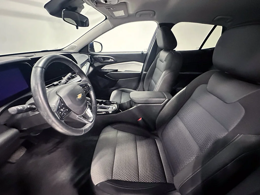 Used 2024 Blue Chevrolet LT image 3