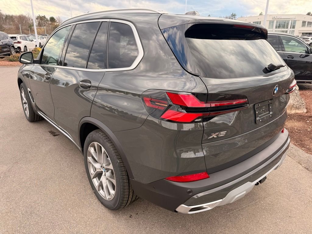 New 2026 Dravit Grey Metallic BMW xDrive40i image 3