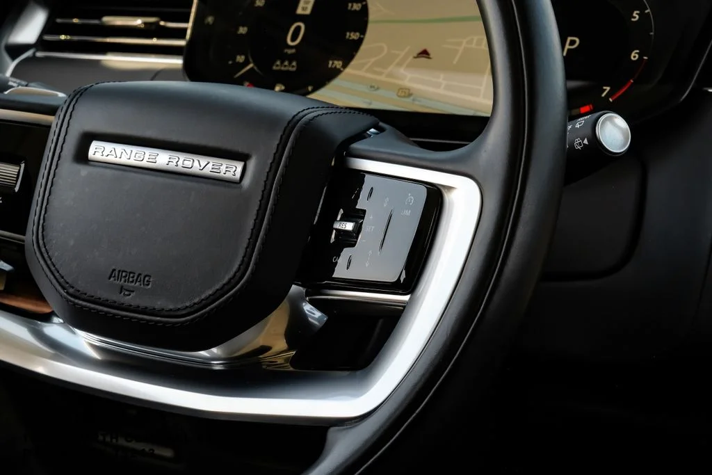 Used 2023 Grey Land Rover SE image 16