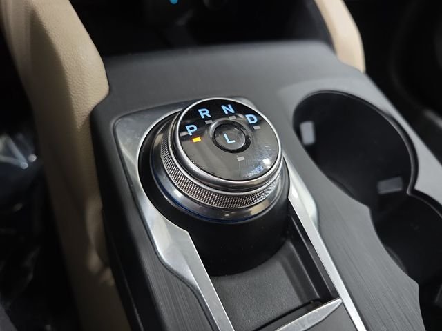 Used 2020 Gold Ford SE image 23