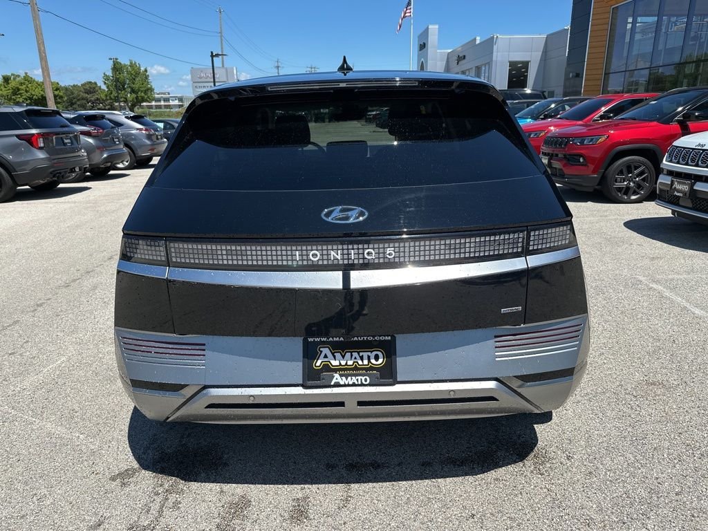 Used 2023 Black Hyundai Limited image 8